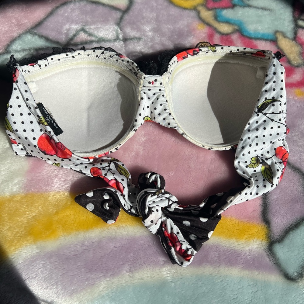 Beach Bunny White Polka Dot Cherry-Print Bikini Top with Black Lace vintage - Picture 2 of 3